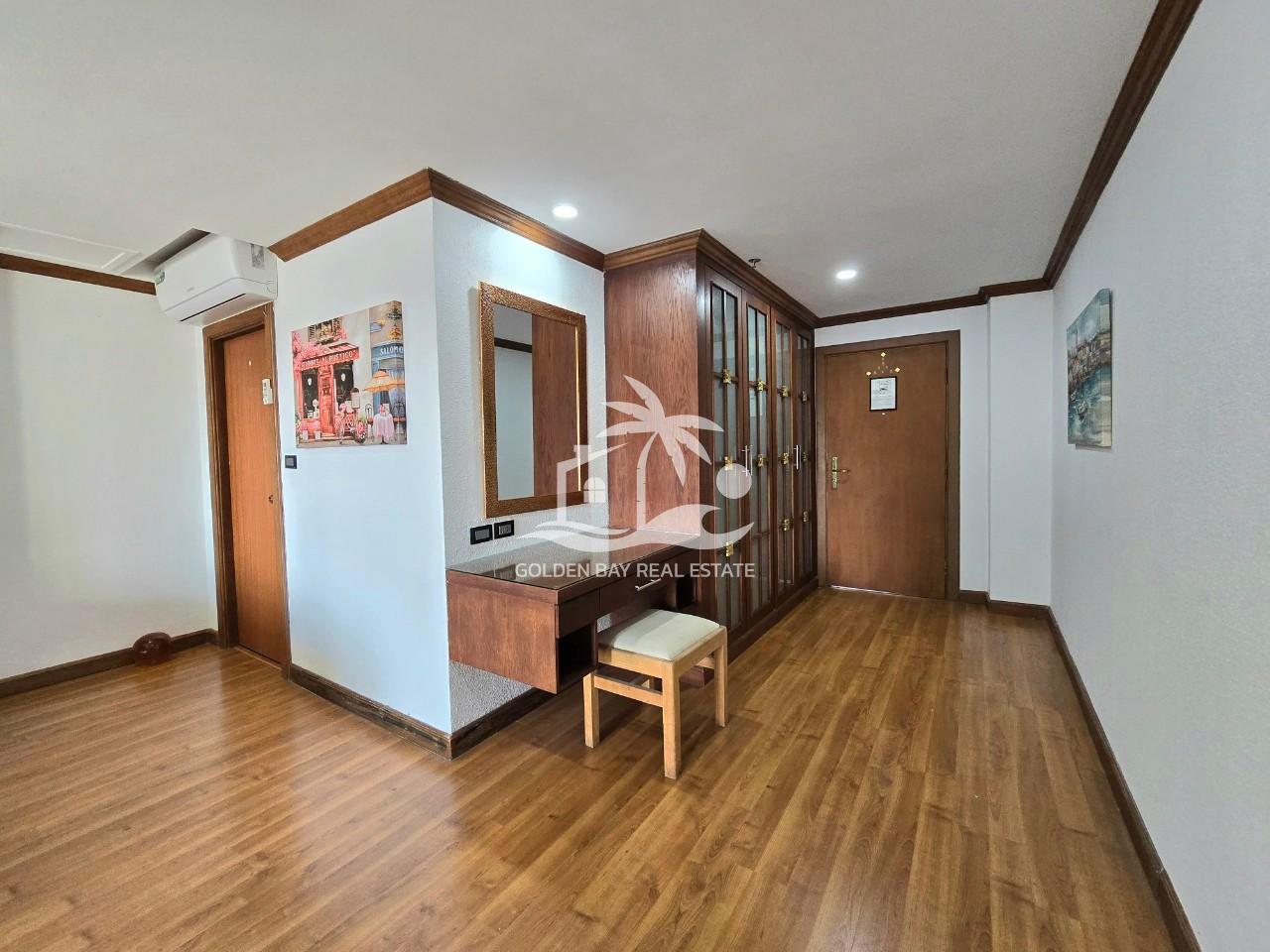 Nirvana Place – Pratumnak Hill