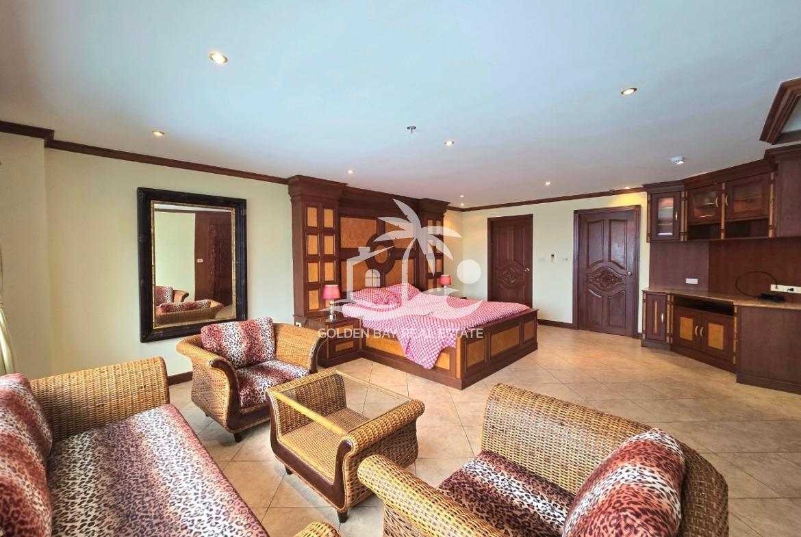 Nirvana Place – Pratumnak Hill