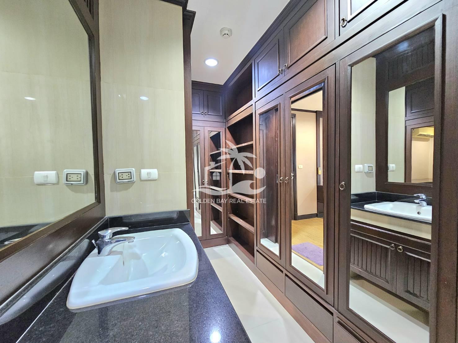 1586166_0 Prime Suites – Pattaya City