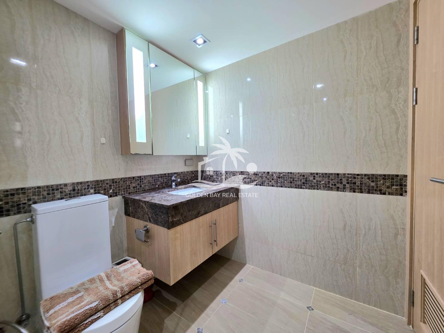1754067_0 The Cliff Residence – Pratumnak Hill