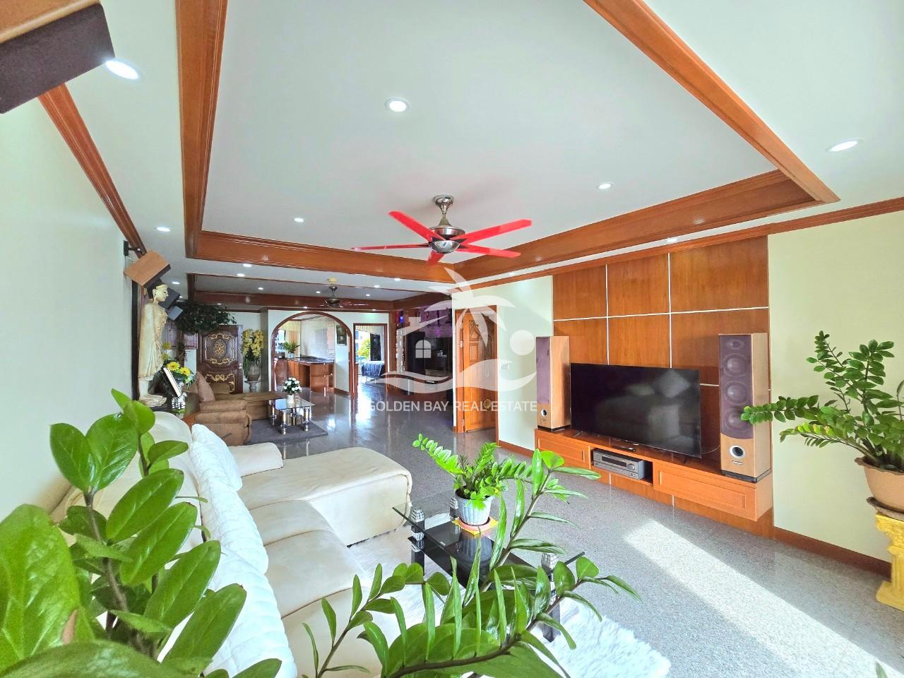 Jomtien Plaza – Jomtien