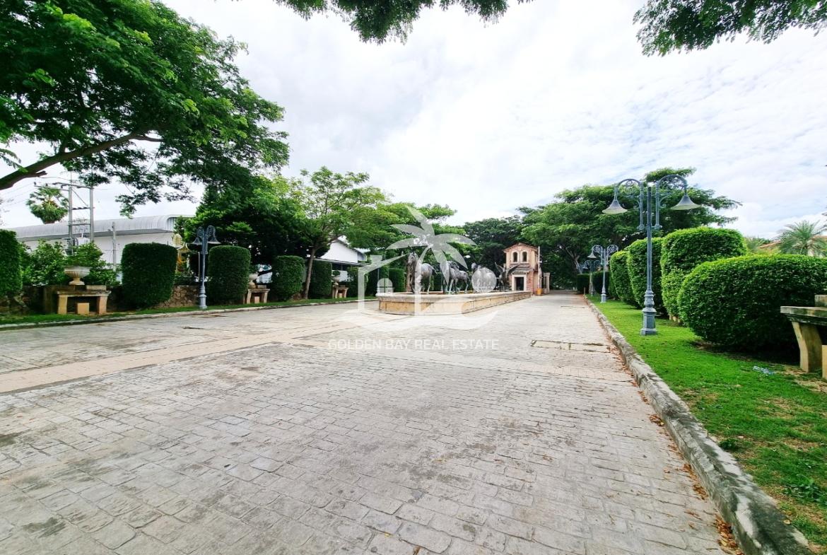 Nusa Chivani – Bang Saray