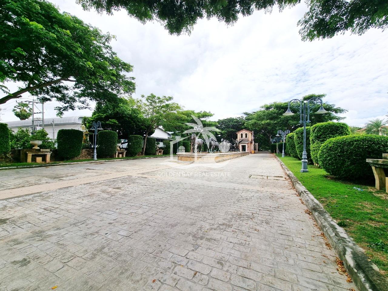 road Nusa Chivani – Bang Saray