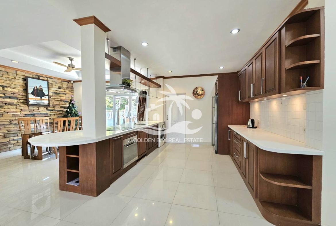 Baan Dusit Pattaya Lake – Baan Amphur