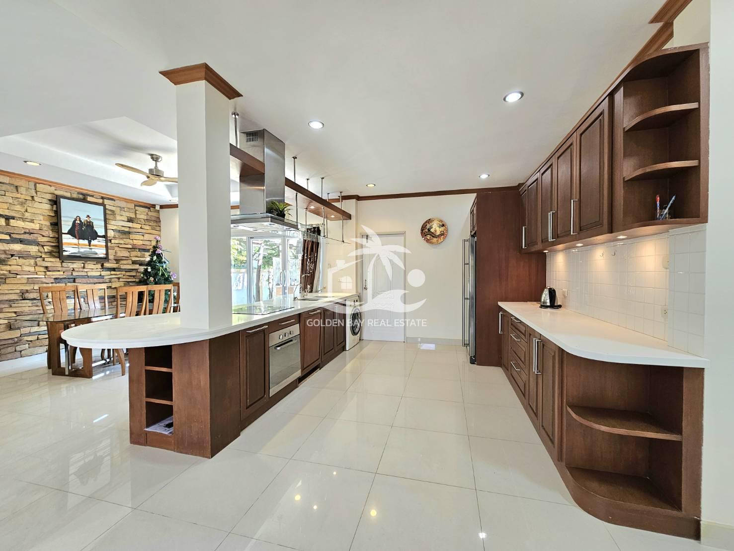 1624209_0 Baan Dusit Pattaya Lake – Baan Amphur