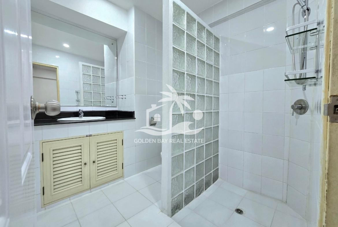 Sombat Pattaya Condotel – Pratumnak Hill
