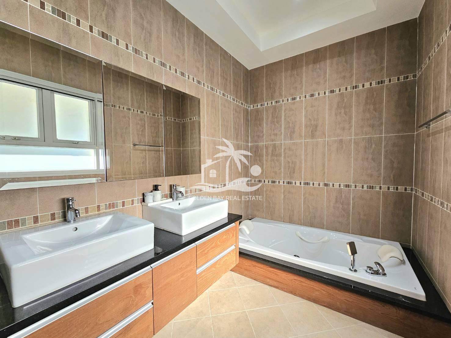 1630138_0 Green Field Villas 5 – East Pattaya
