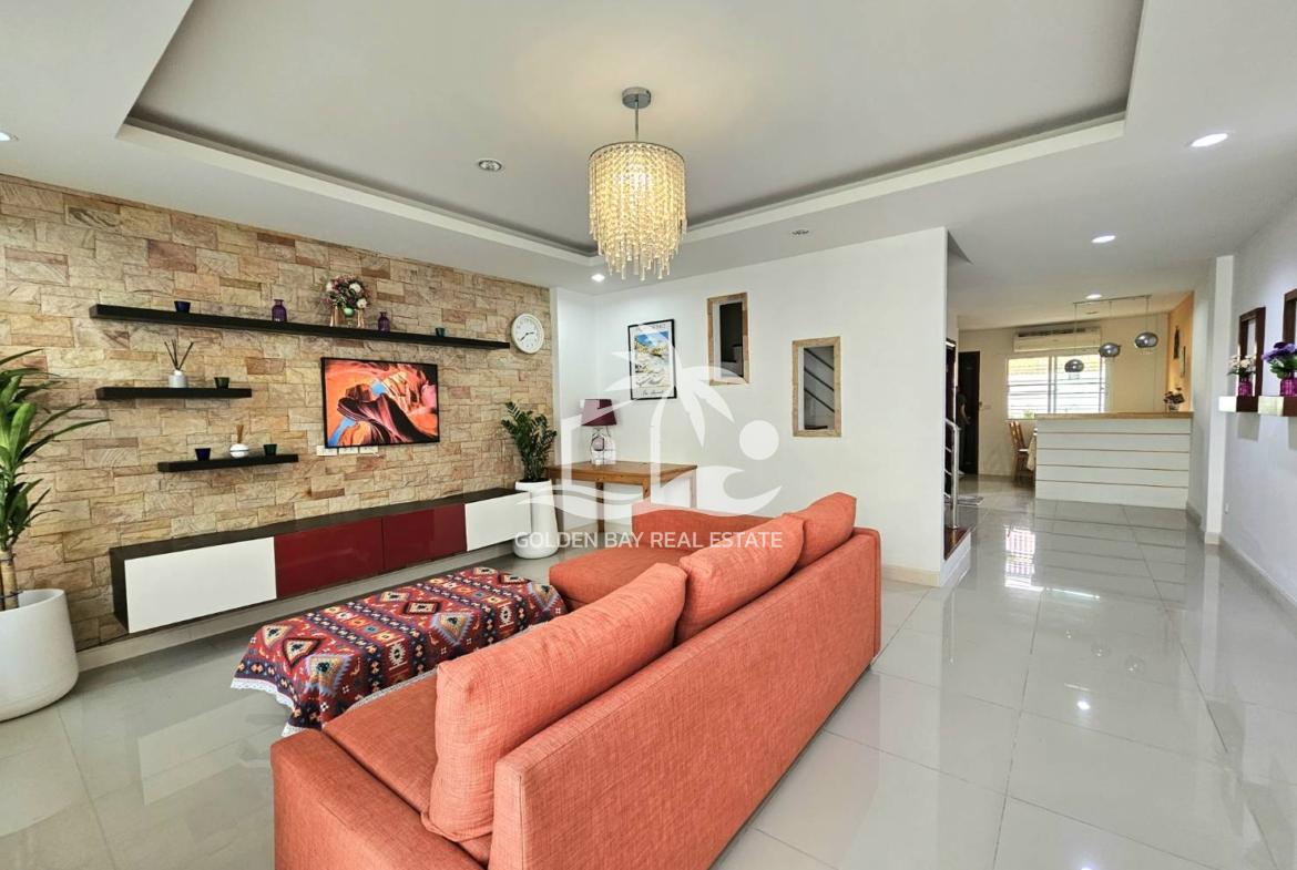 Town Home in Soi Chaiyaponvitee Road – East Pattaya
