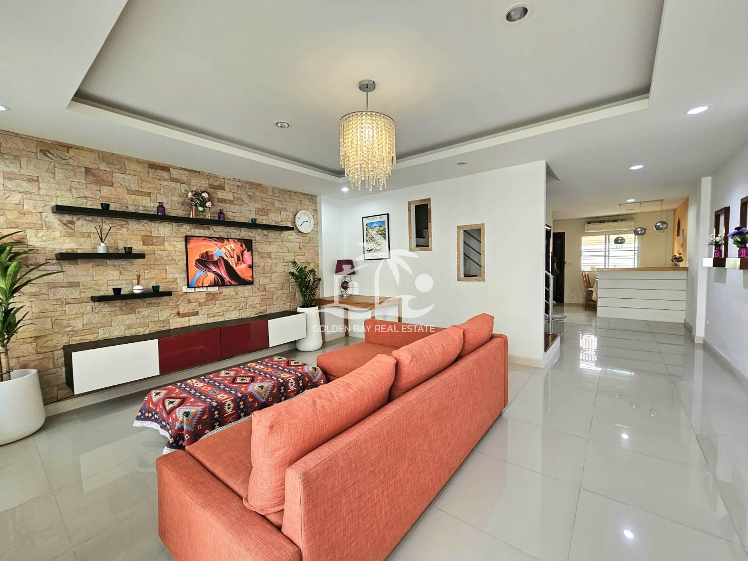 Town Home in Soi Chaiyaponvitee Road – East Pattaya