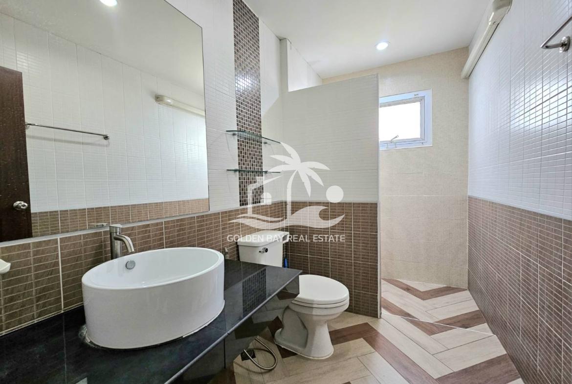 Town Home in Soi Chaiyaponvitee Road – East Pattaya