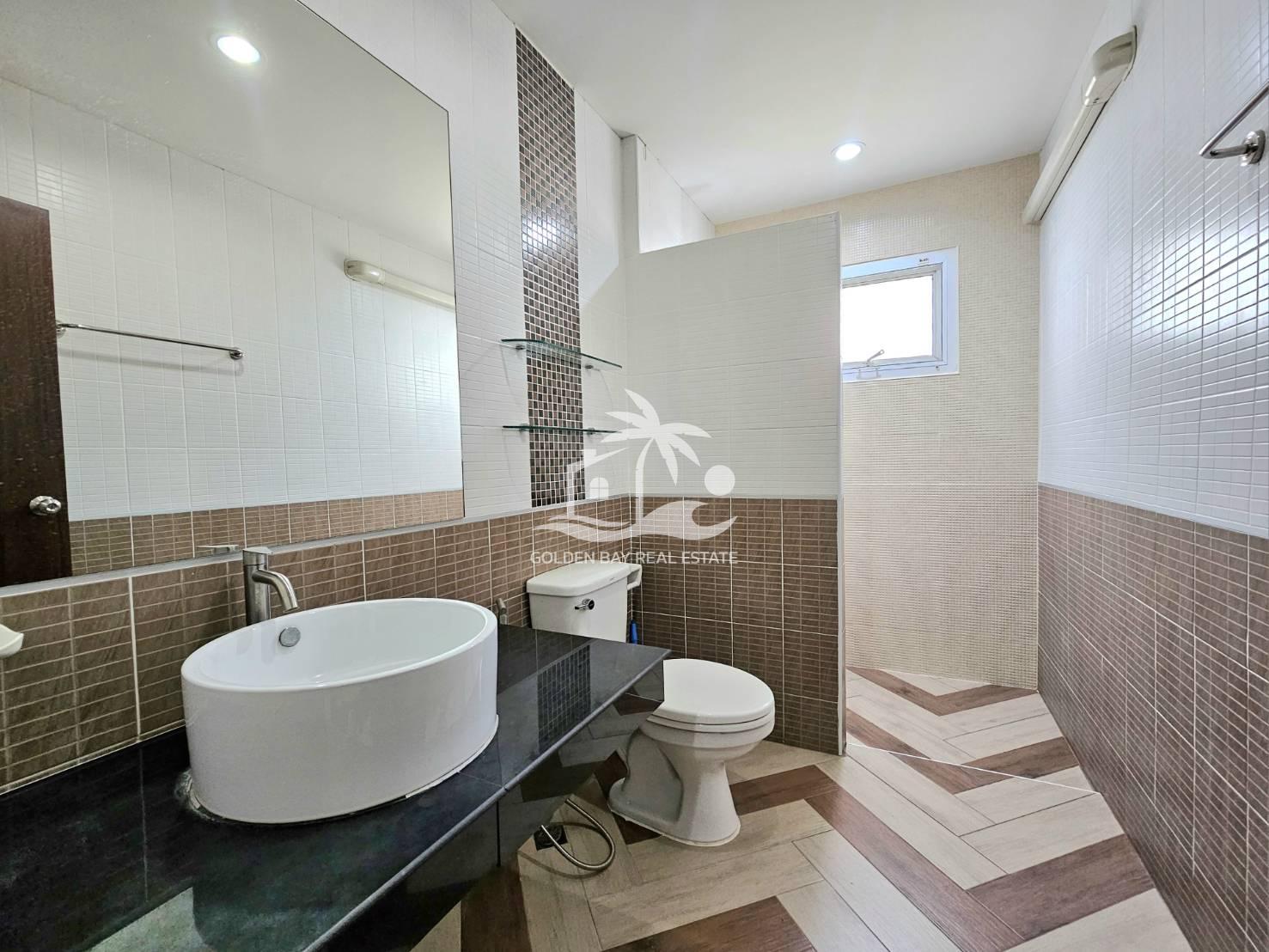 Town Home in Soi Chaiyaponvitee Road – East Pattaya
