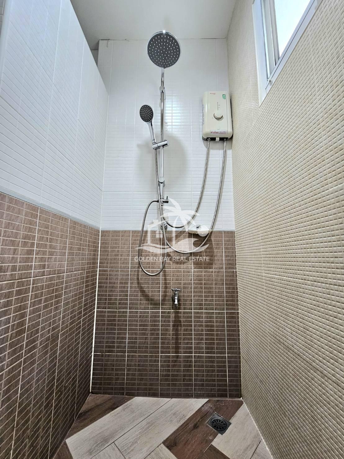 Town Home in Soi Chaiyaponvitee Road – East Pattaya