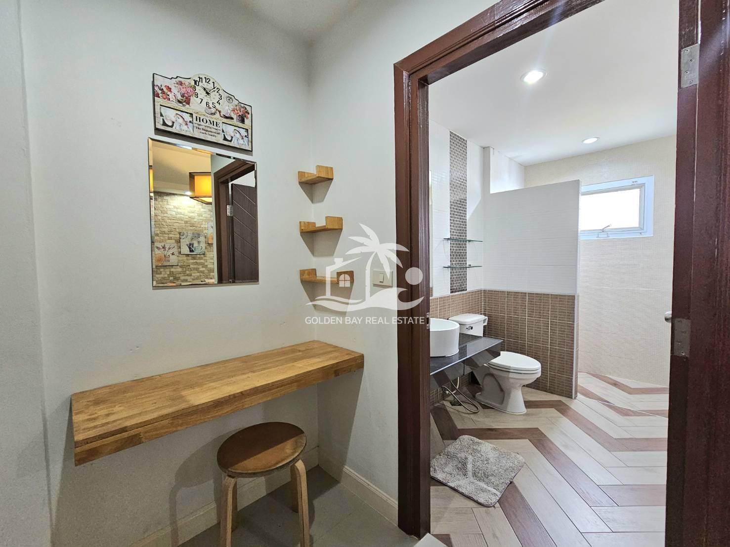 Town Home in Soi Chaiyaponvitee Road – East Pattaya