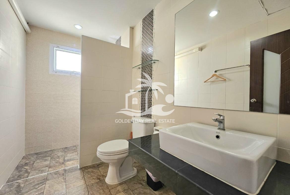 Town Home in Soi Chaiyaponvitee Road – East Pattaya