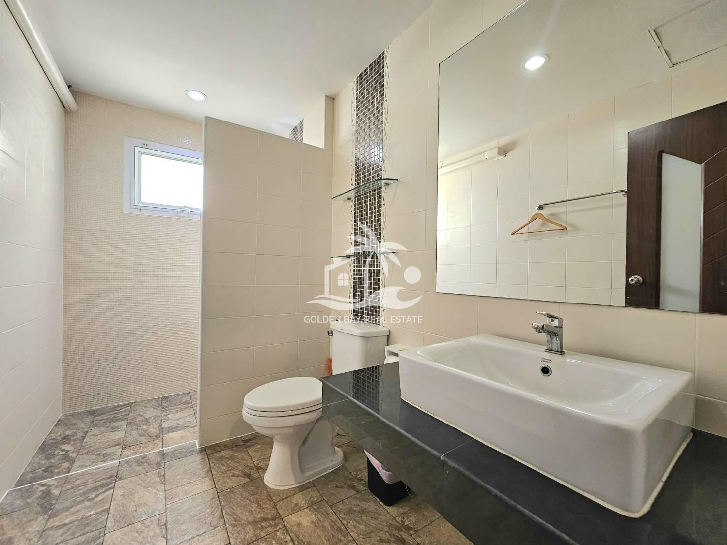 Town Home in Soi Chaiyaponvitee Road – East Pattaya