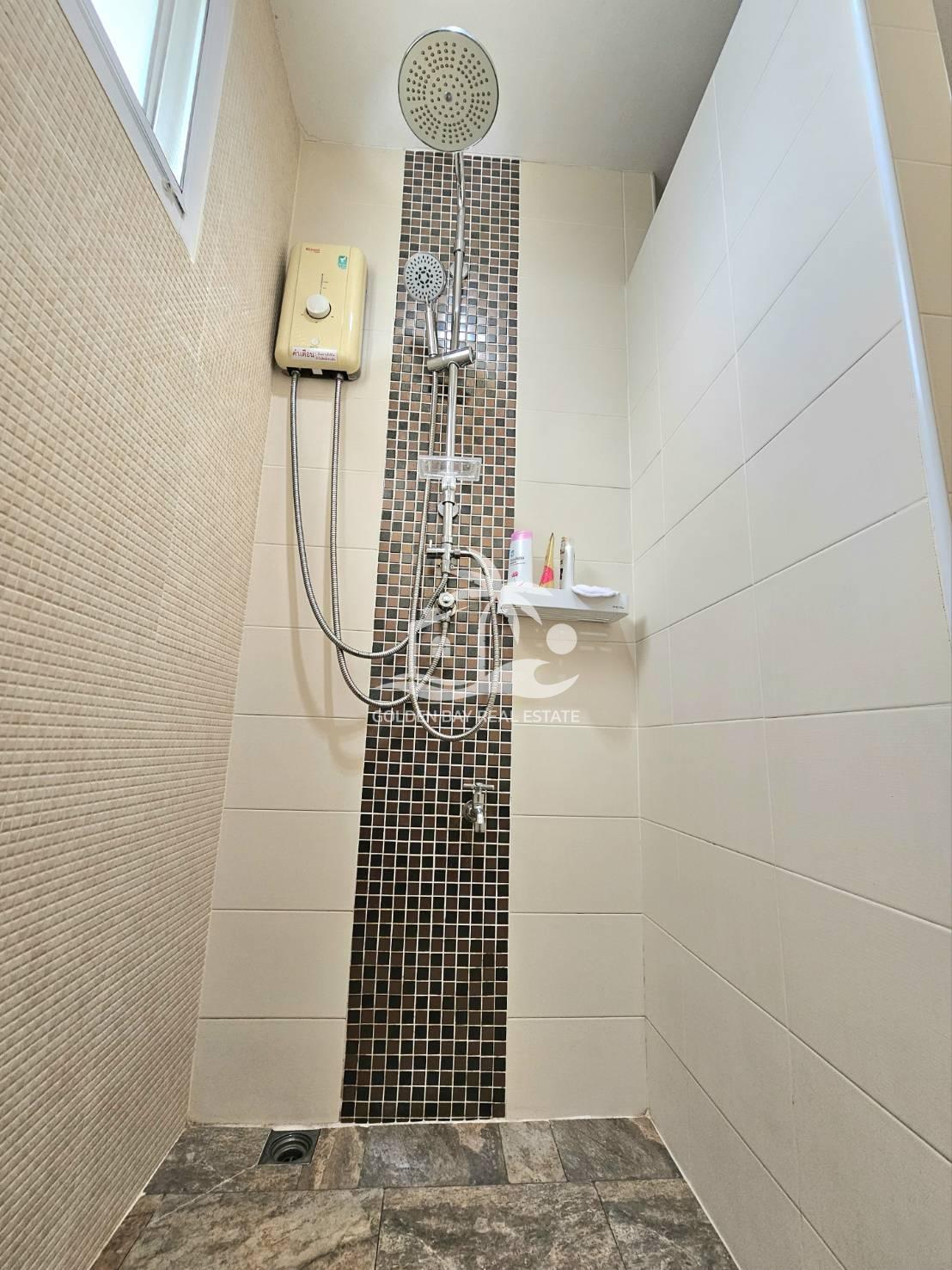 Town Home in Soi Chaiyaponvitee Road – East Pattaya