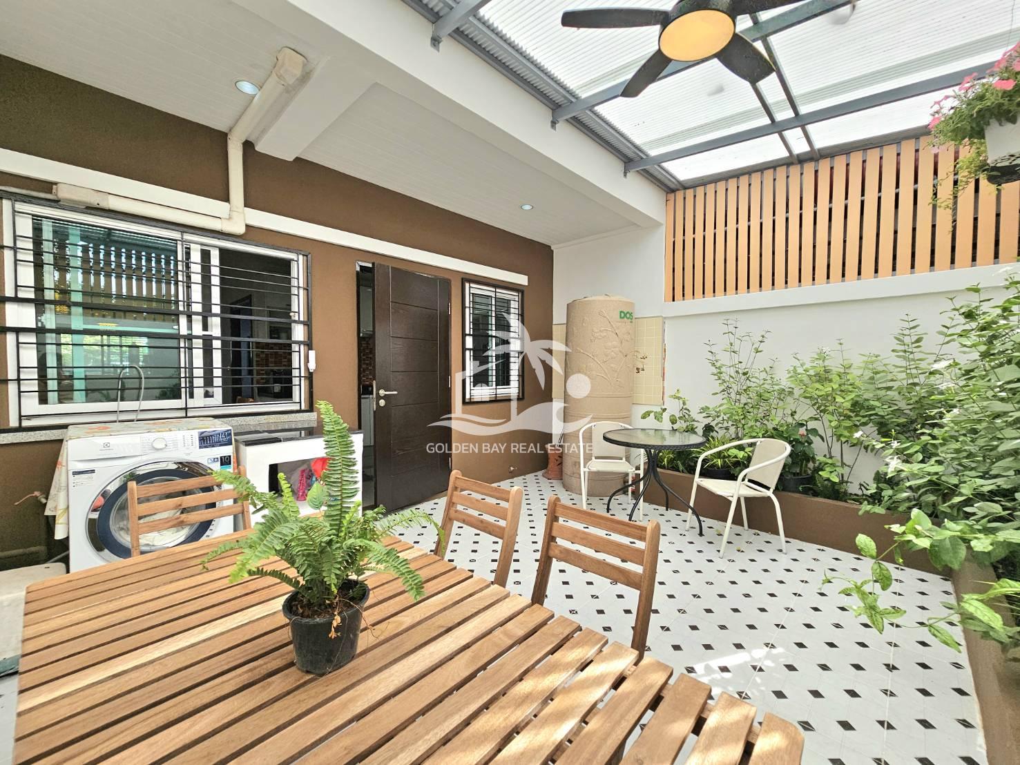 Town Home in Soi Chaiyaponvitee Road – East Pattaya