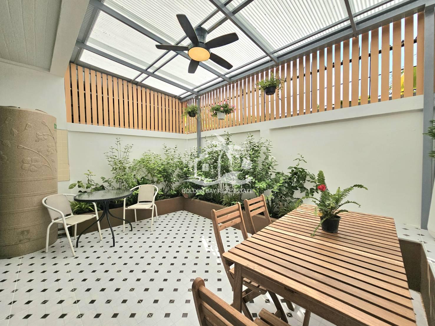 Town Home in Soi Chaiyaponvitee Road – East Pattaya