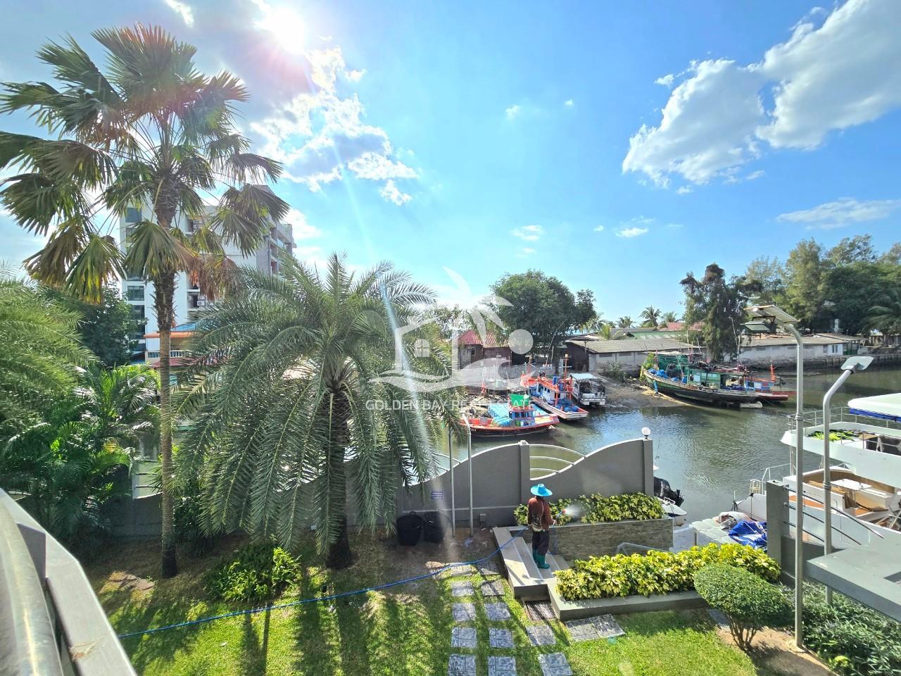 Whale Marina – Na Jomtien