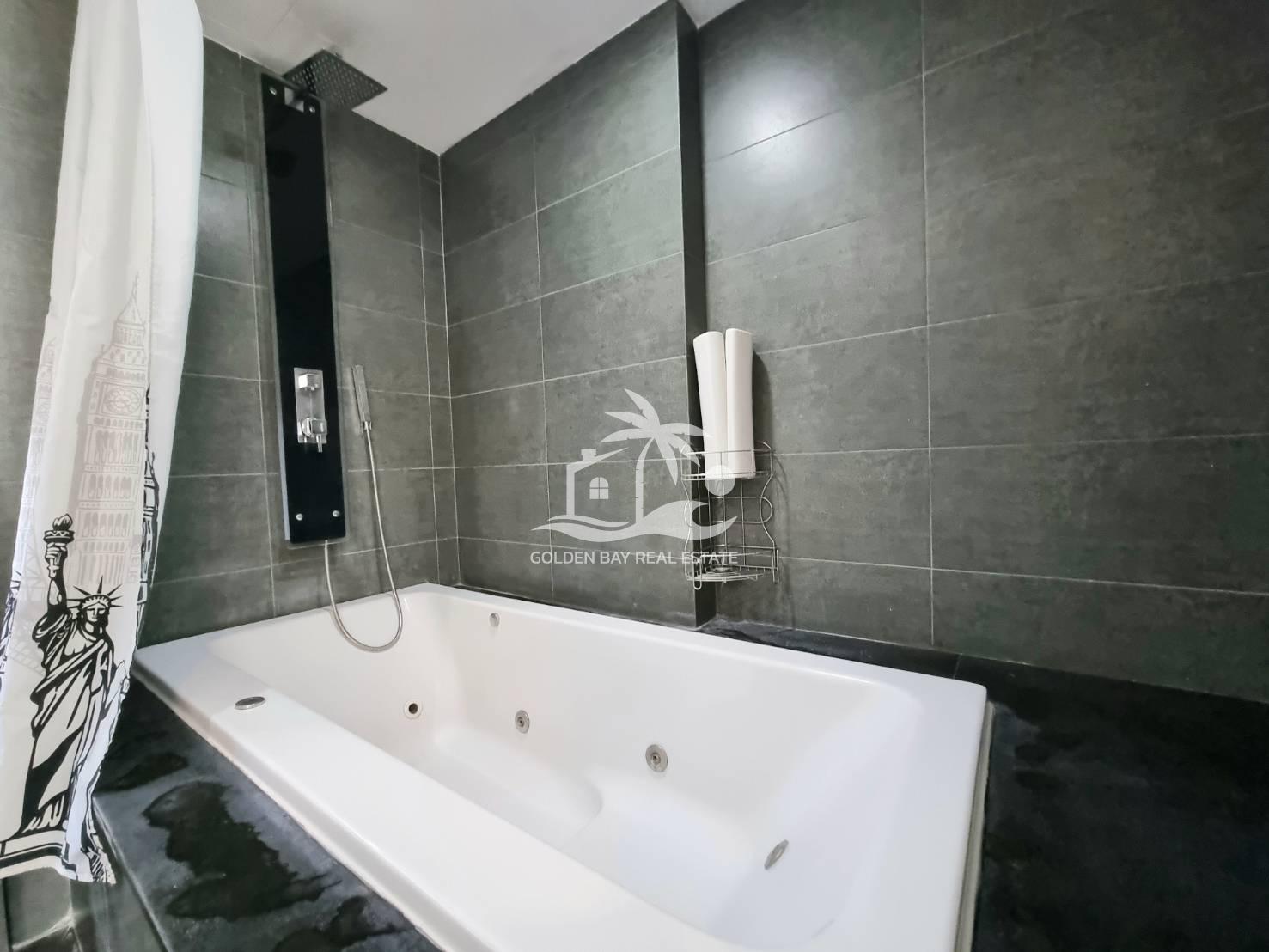 940456_0 Apus – Pattaya City
