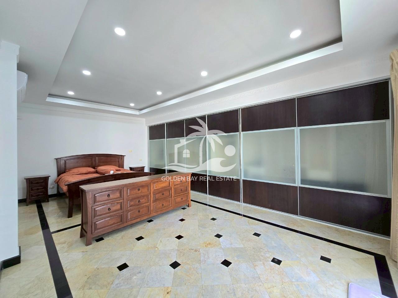 1 (30) Jomtien Palace – Jomtien