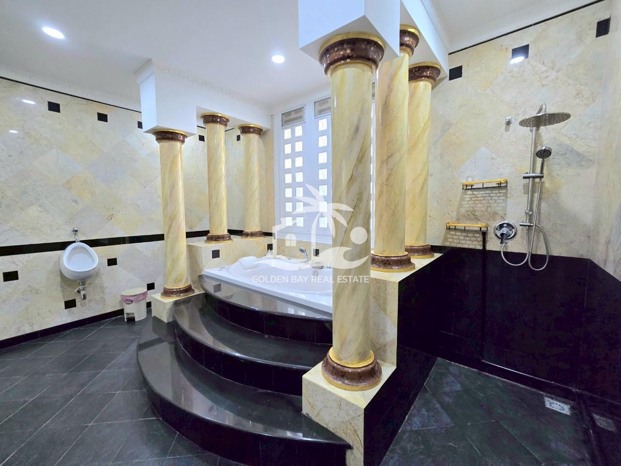 1 (31) Jomtien Palace – Jomtien
