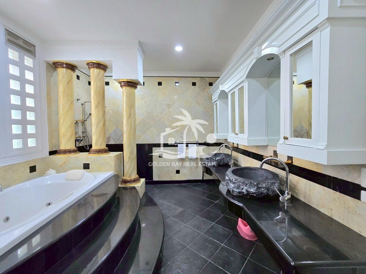 1 (32) Jomtien Palace – Jomtien