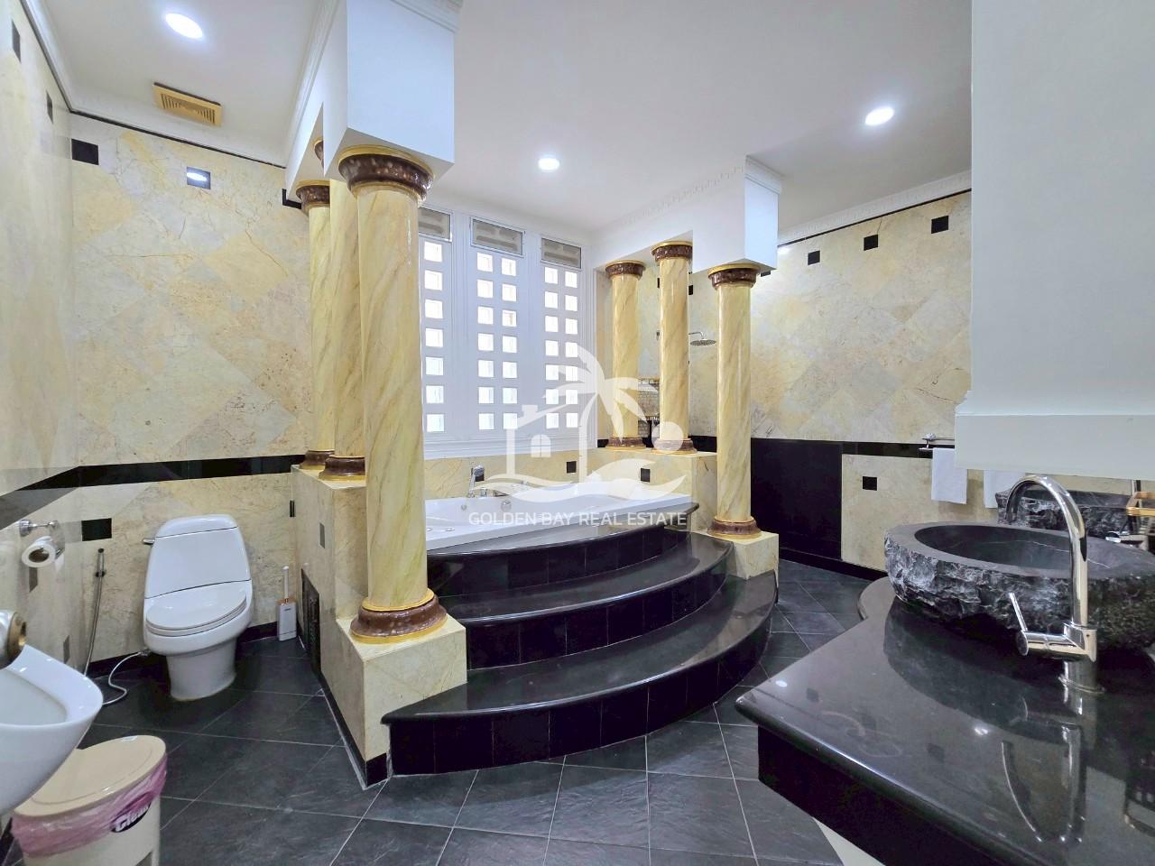1 (33) Jomtien Palace – Jomtien