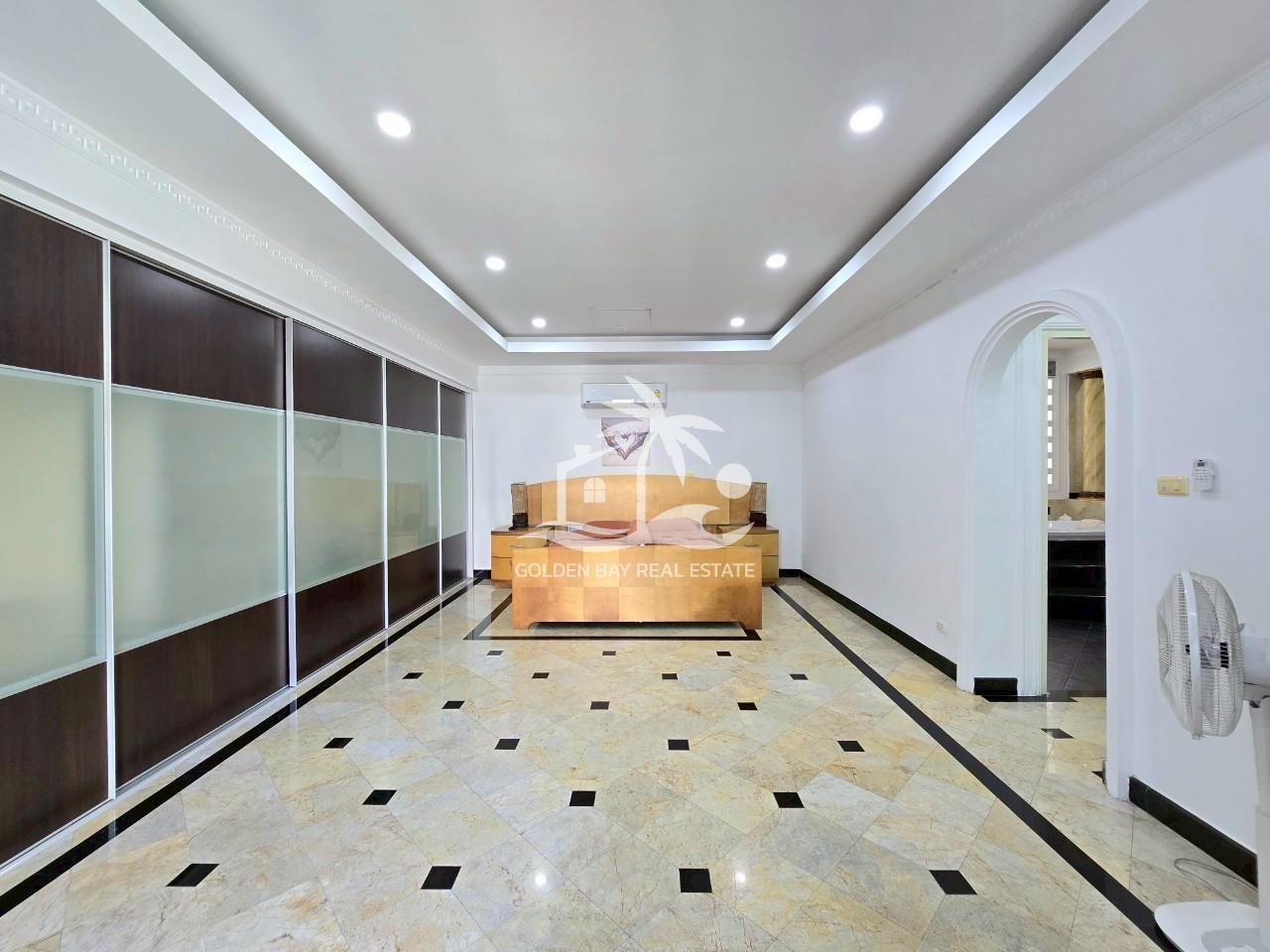 1 (37) Jomtien Palace – Jomtien