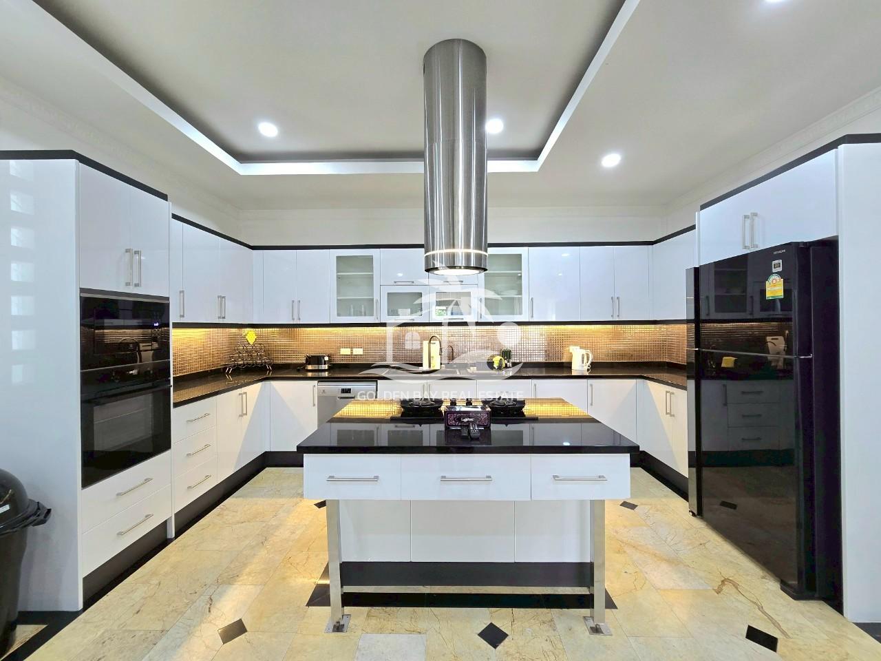 1 (45) Jomtien Palace – Jomtien