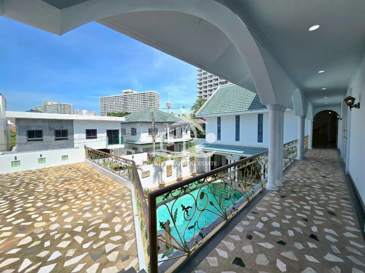 1 (6) Jomtien Palace – Jomtien