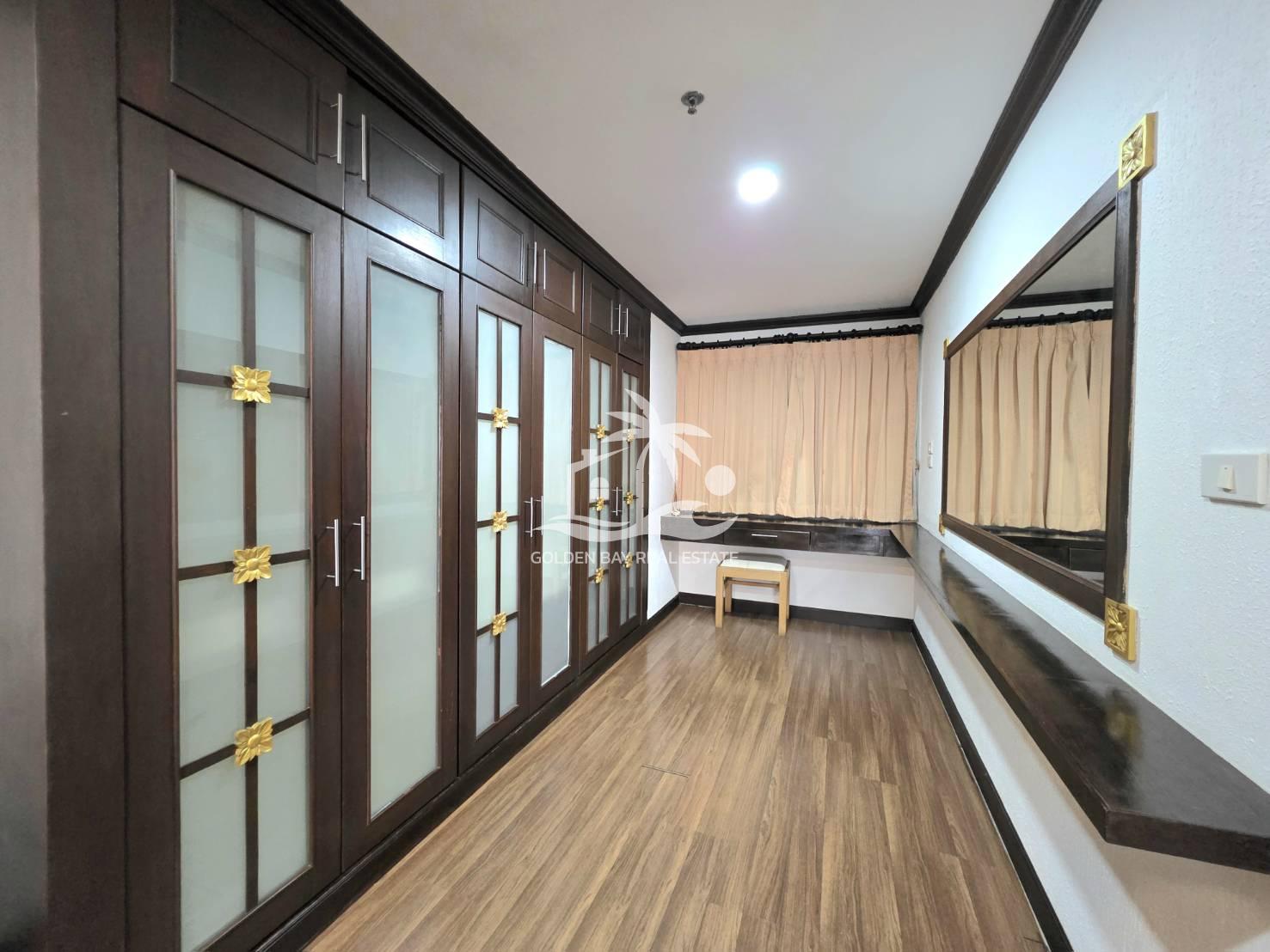 Nirvana Place – Pratumnak Hill