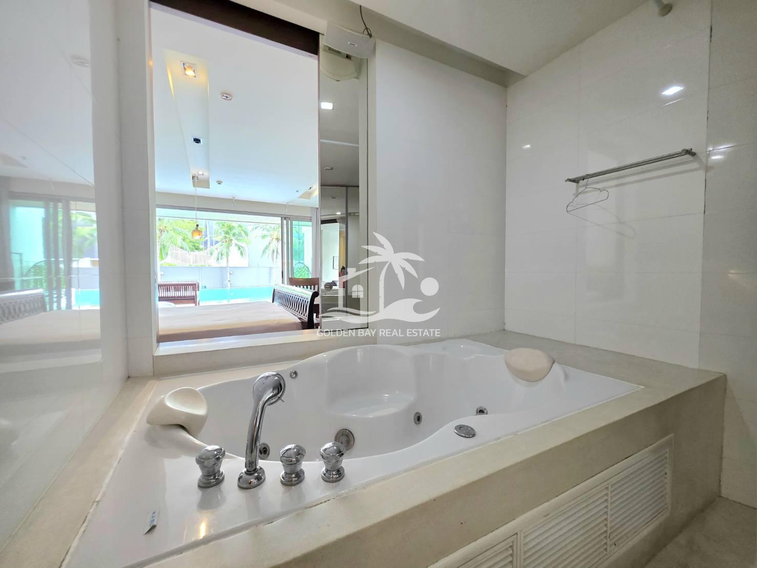 Ananya Beachfront Condominium – Wongamat