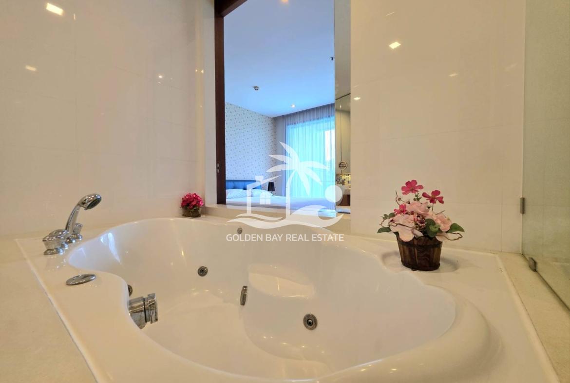 Ananya Beachfront Condominium – Wongamat