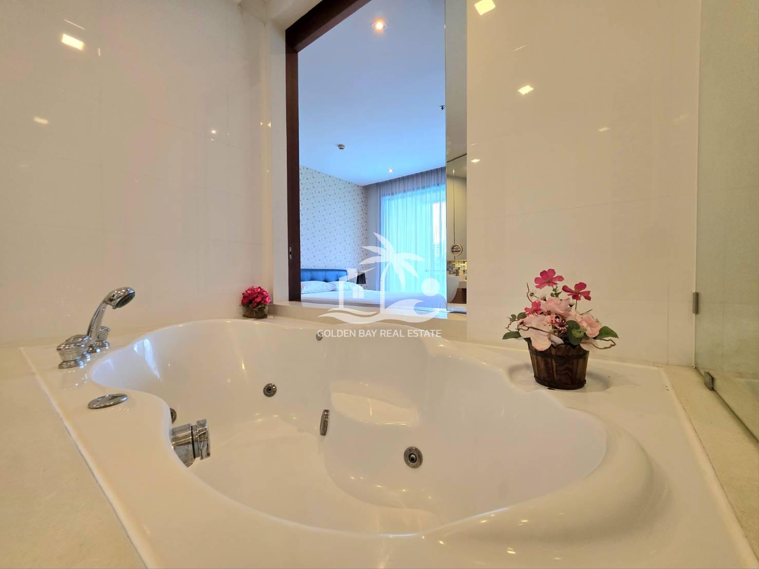 Ananya Beachfront Condominium – Wongamat