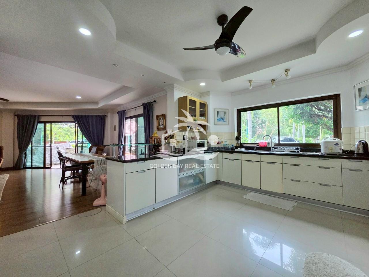 LINE_ALBUM_24052025_250524_21 Private House in Pong – East Pattaya