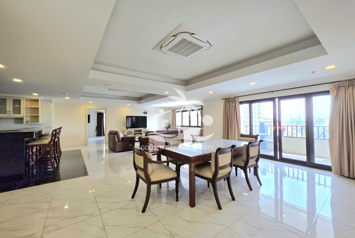 Nirvana Place – Pratumnak Hill
