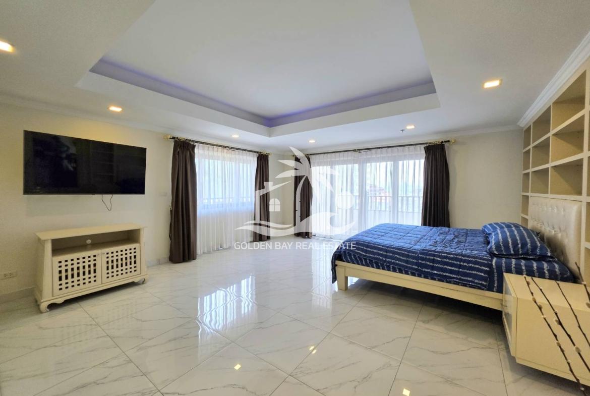 Nirvana Place – Pratumnak Hill