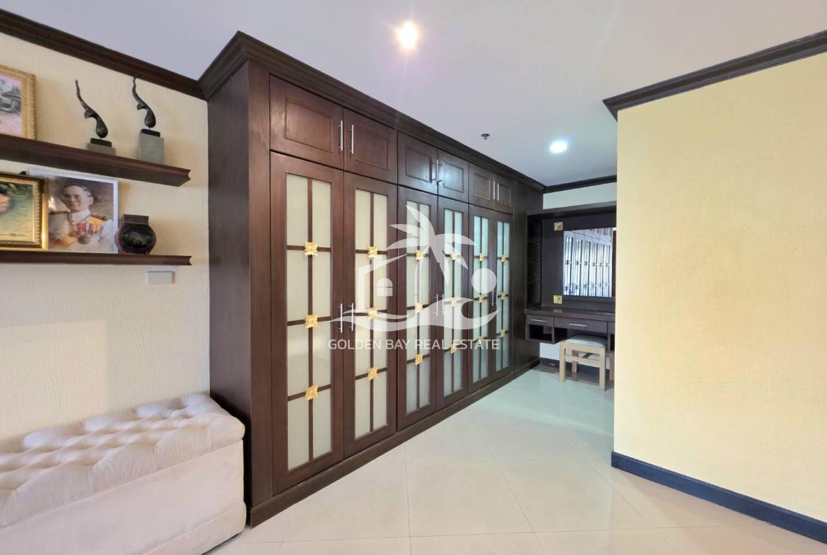 Nirvana Place – Pratumnak Hill