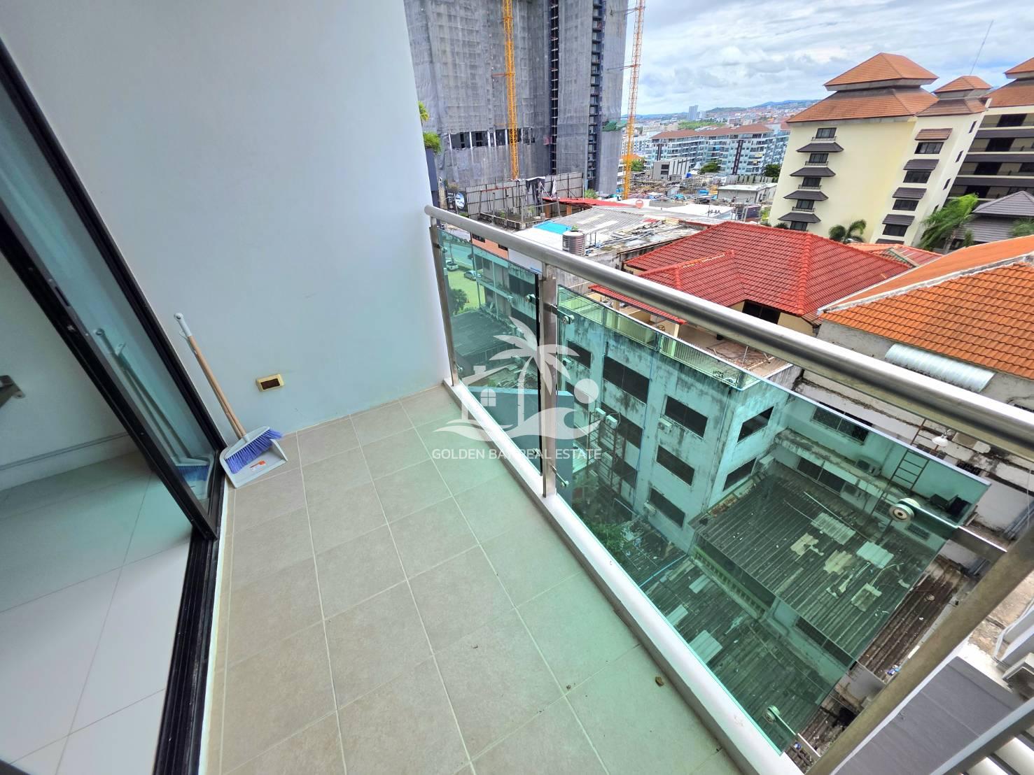 1712569_0 The Axis Condominium – Pratumnak Hill