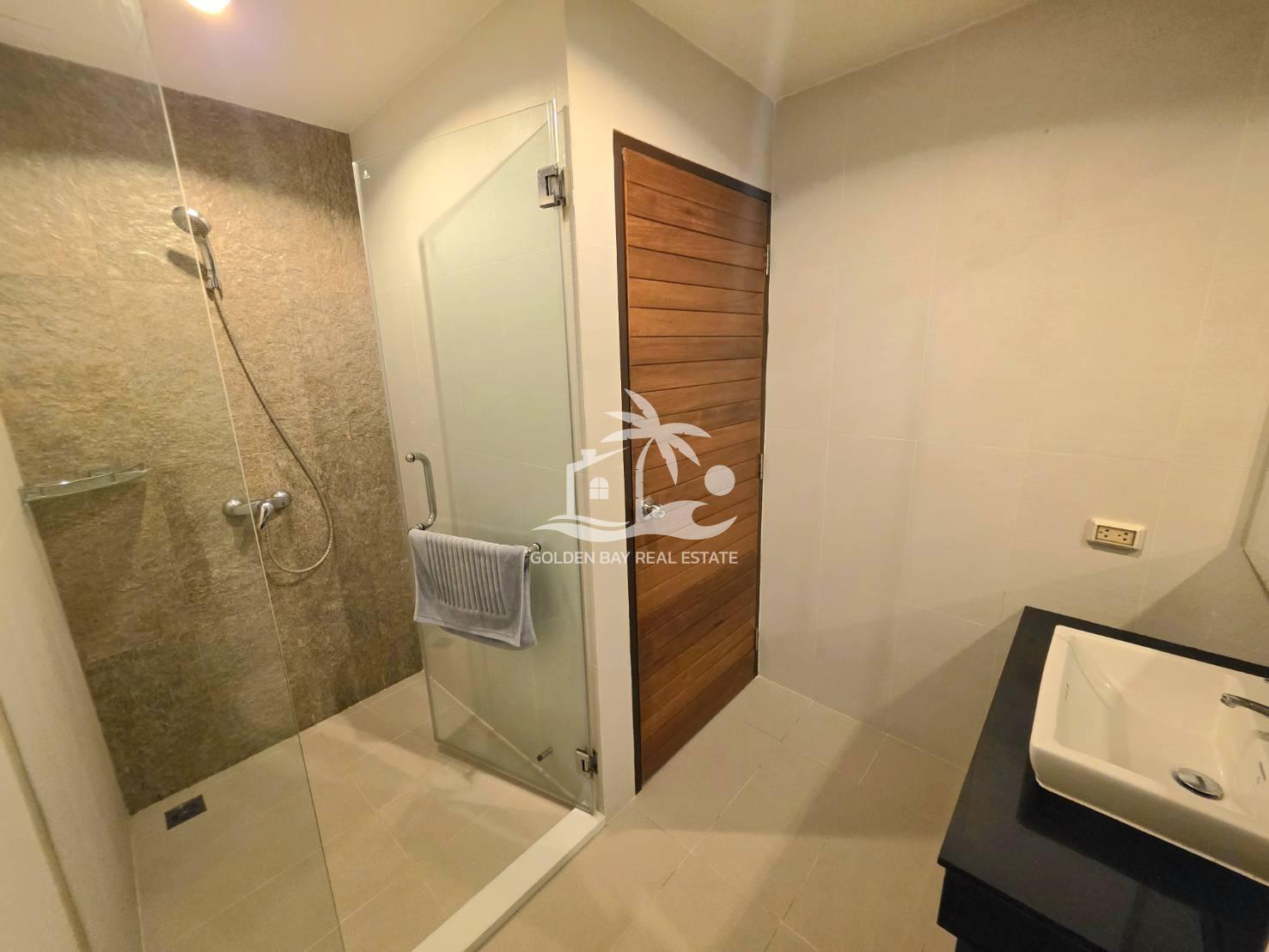 1712577_0 The Axis Condominium – Pratumnak Hill