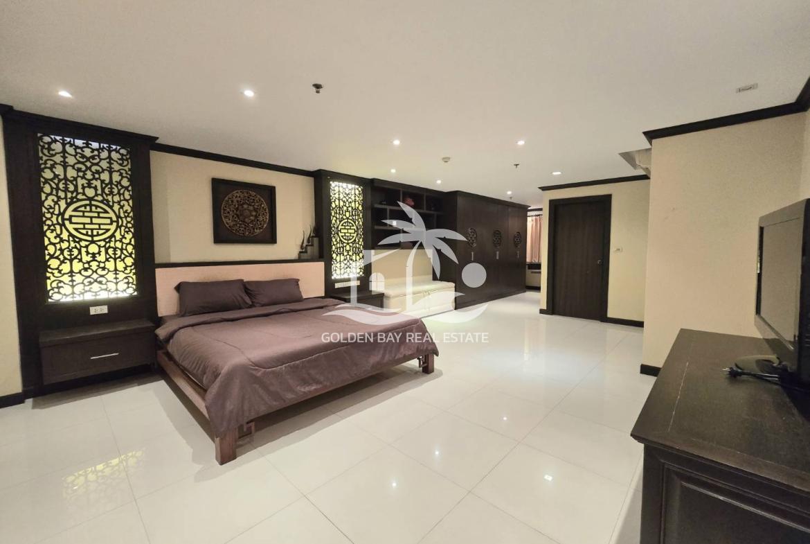 Nirvana Place – Pratumnak Hill