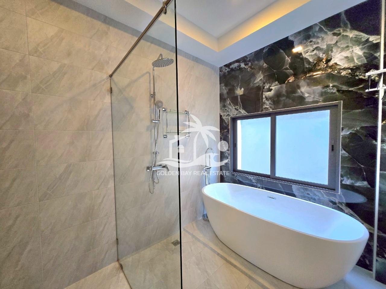 LINE_ALBUM_1054 for sale 12.9 MB_250708_44 Private House Mabprachan Lake – East Pattaya