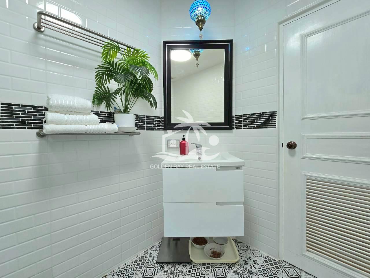 Apartment 4 Condominium – Pratumnak Hill