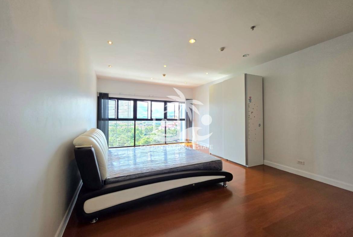 The Axis Condominium – Pratumnak Hill