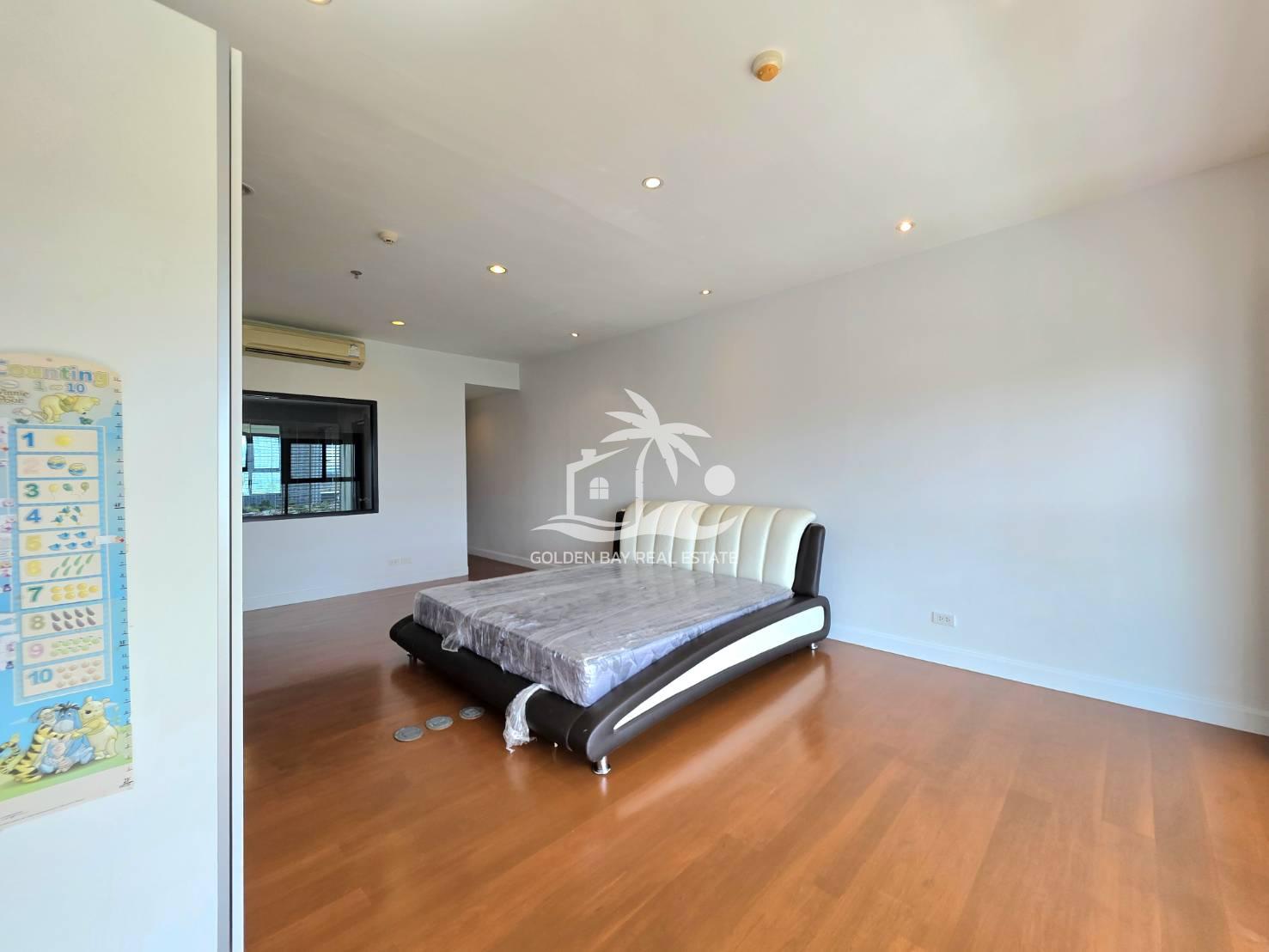1753125_0 The Axis Condominium – Pratumnak Hill