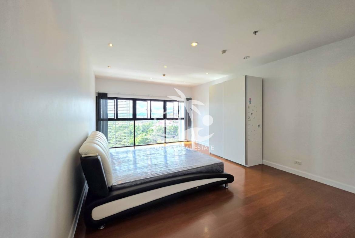The Axis Condominium – Pratumnak Hill
