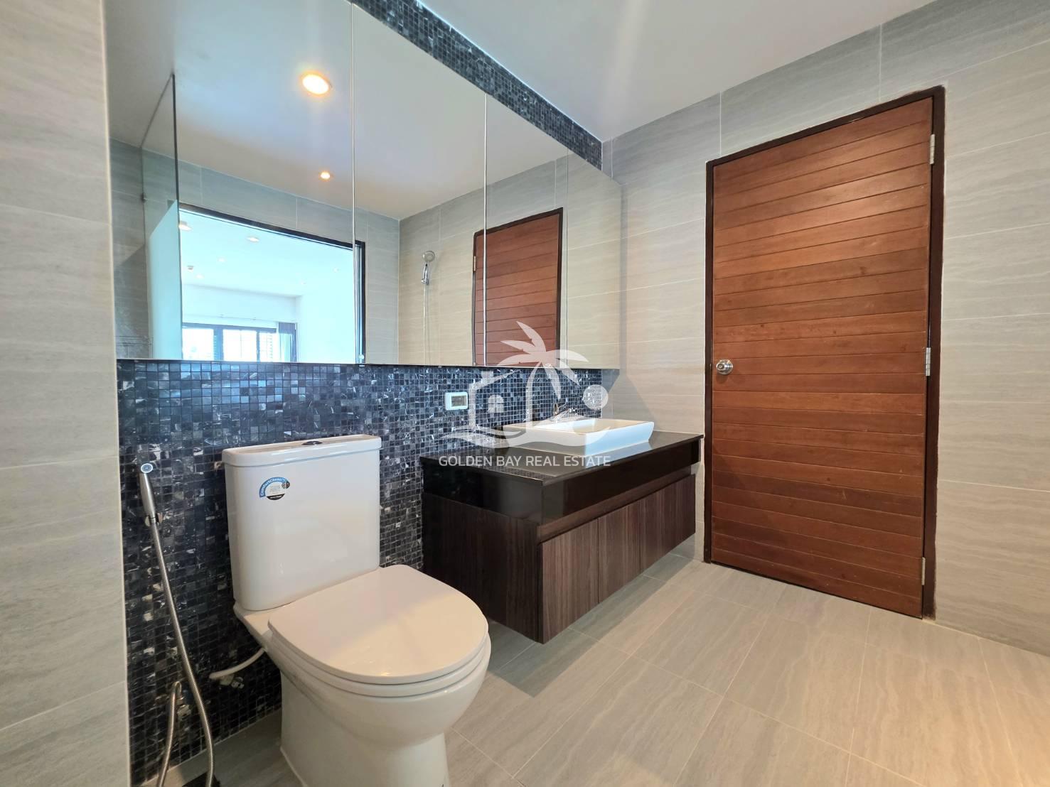 1753131_0 The Axis Condominium – Pratumnak Hill