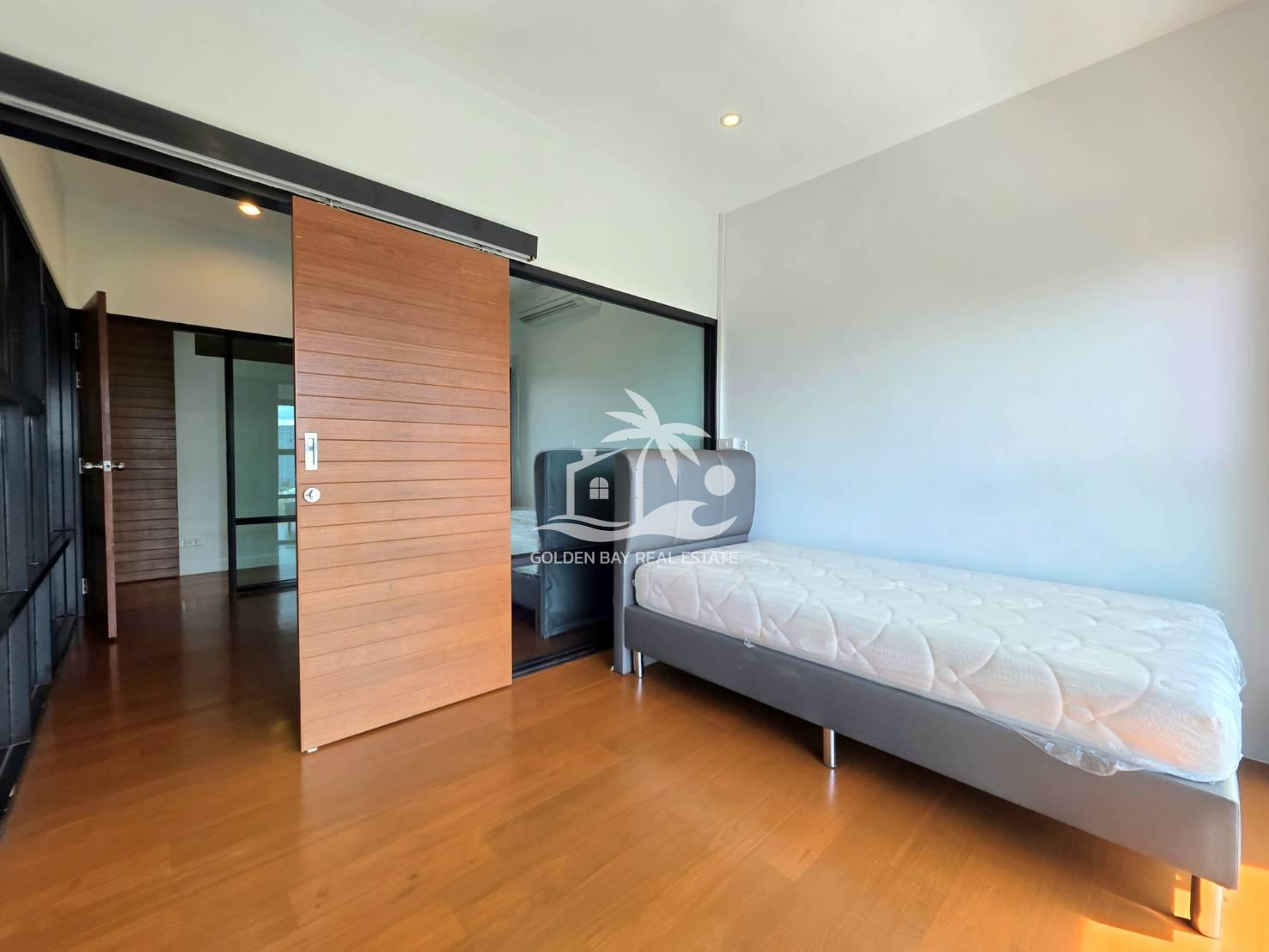 1753133_0 The Axis Condominium – Pratumnak Hill