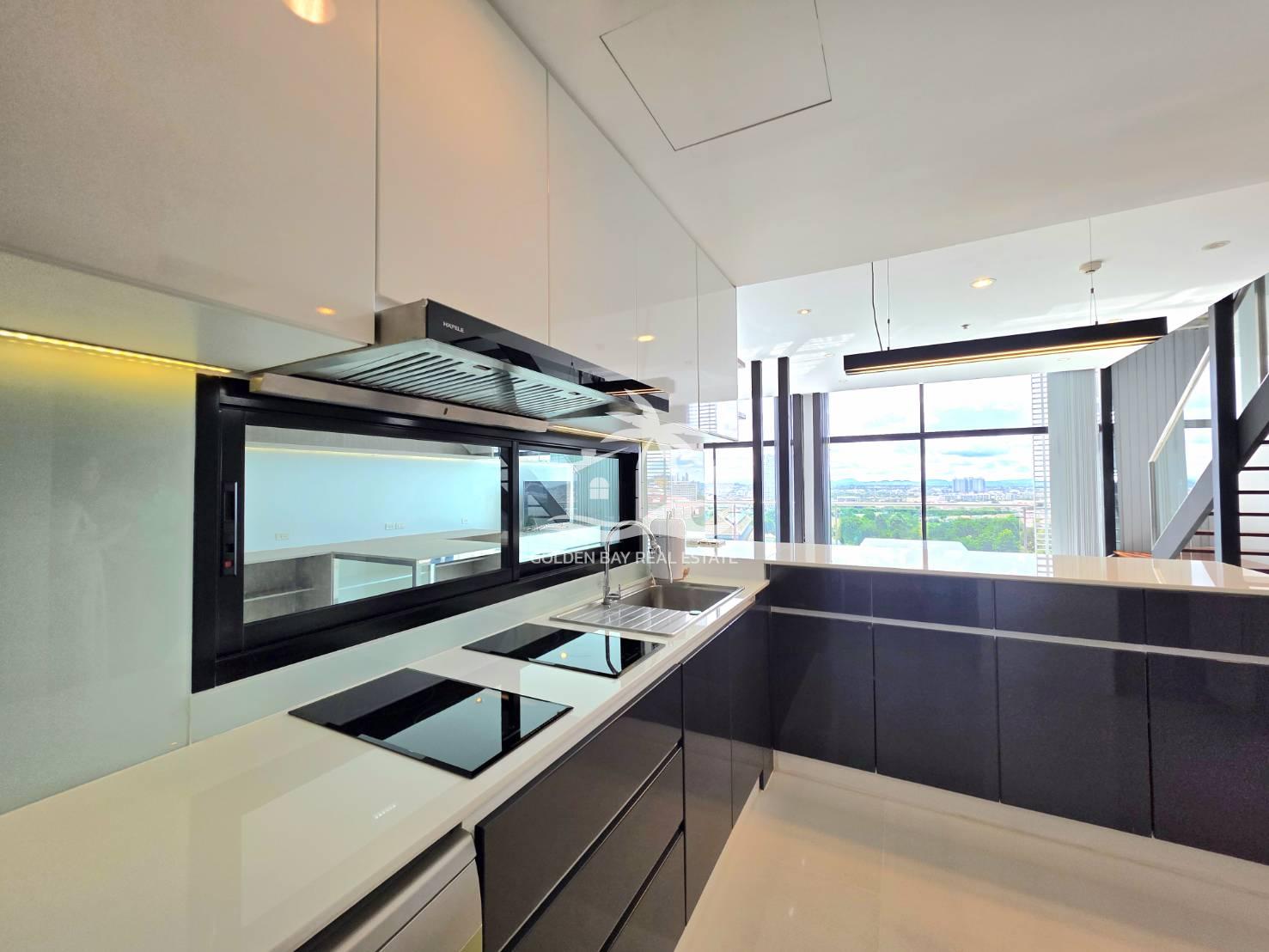 1753145_0 The Axis Condominium – Pratumnak Hill